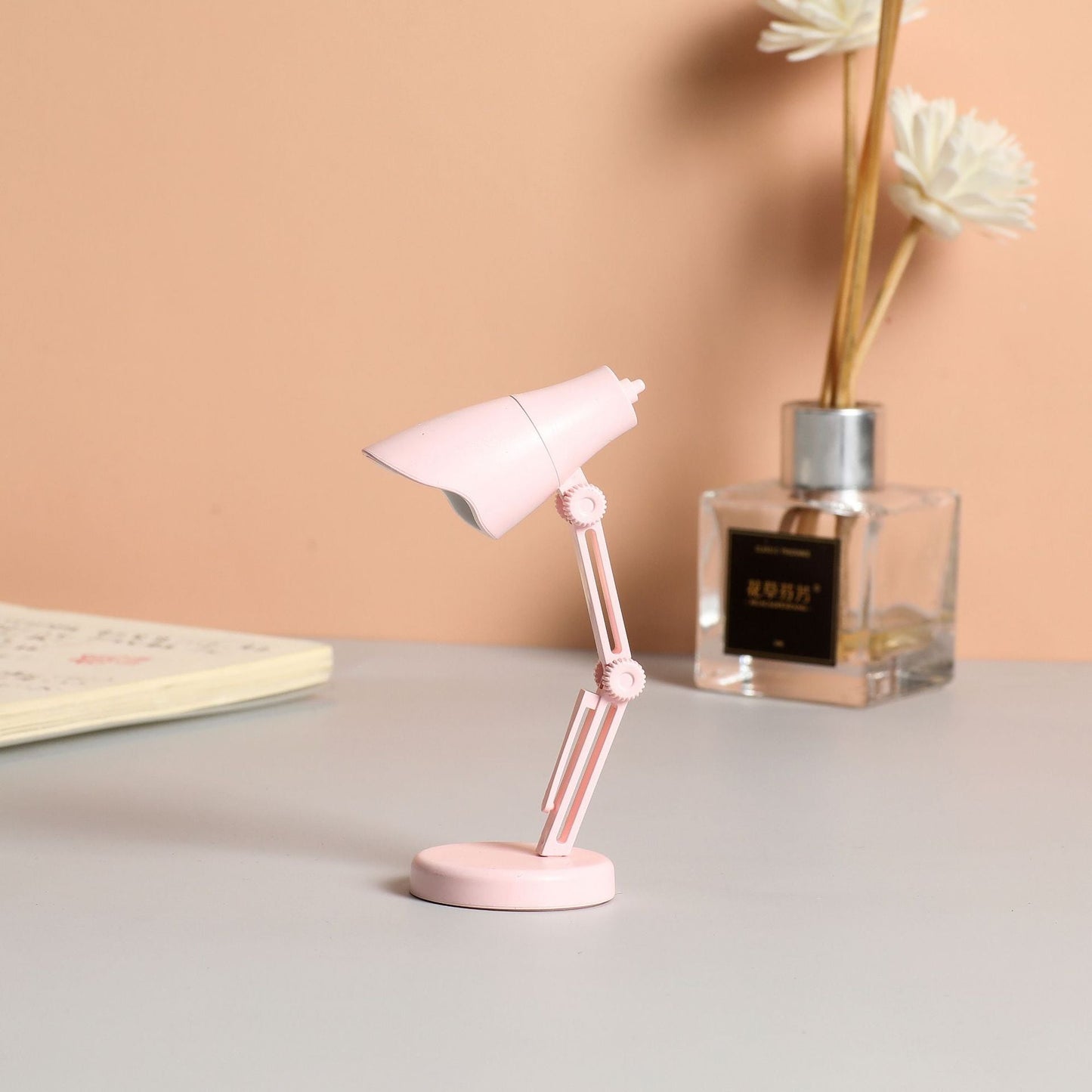 Small Night Light Magnetic Table Lamp With Eye Protection